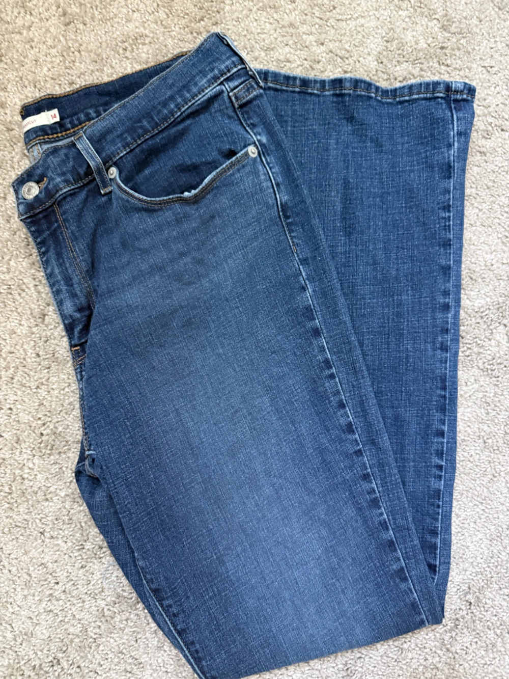 Classic Dark Wash Bootcut Levi Jeans size 14 women’s